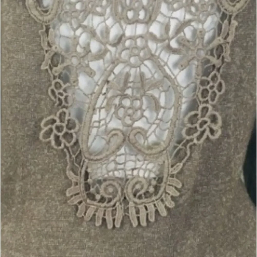 Love By Design Lace Back Detailed Top Women’s size Medium Boho Peasant - Picture 6 of 6